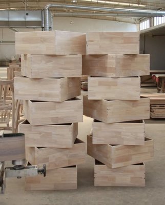 華日家居工廠(chǎng)探秘丨上等品質(zhì)家具由優(yōu)選木材精工而成_1